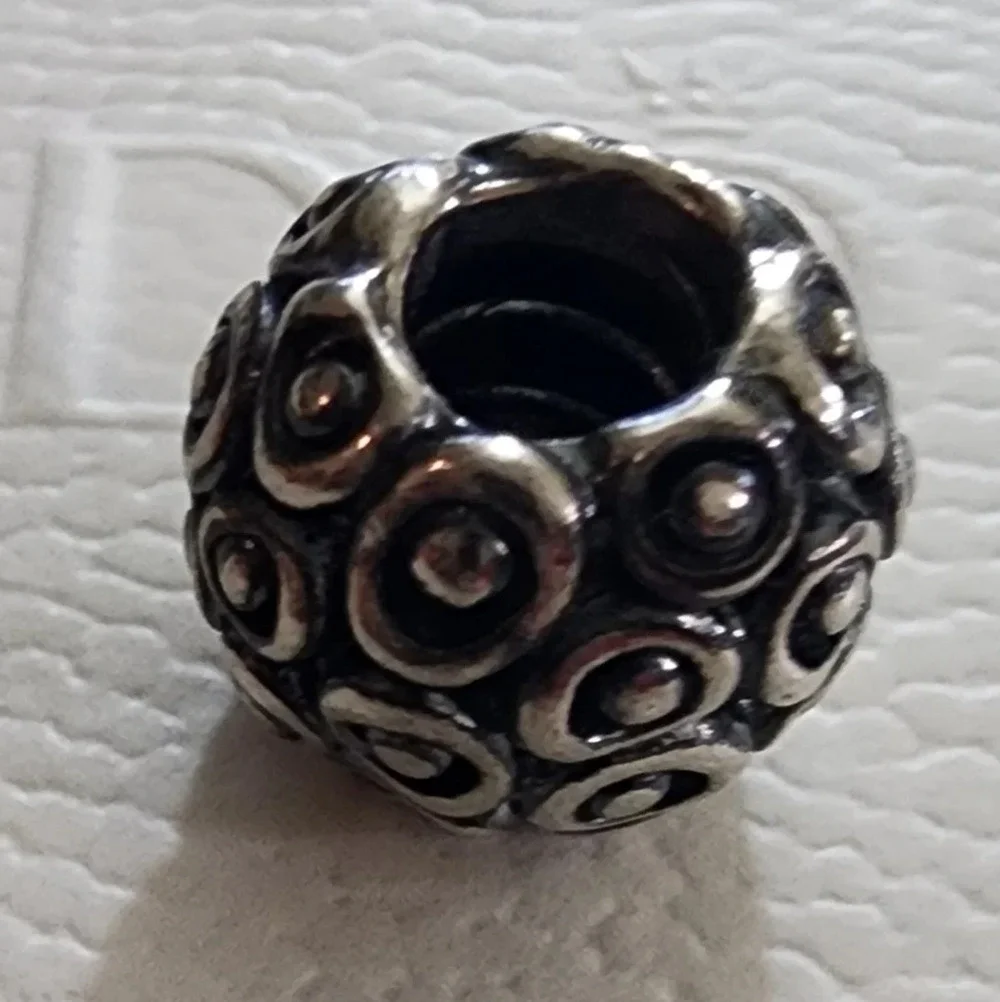 Pandora Celebration Charm - Picture 4 of 8